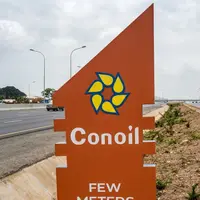 Custom-shaped roadside directional pylon for a Conoil fuel station